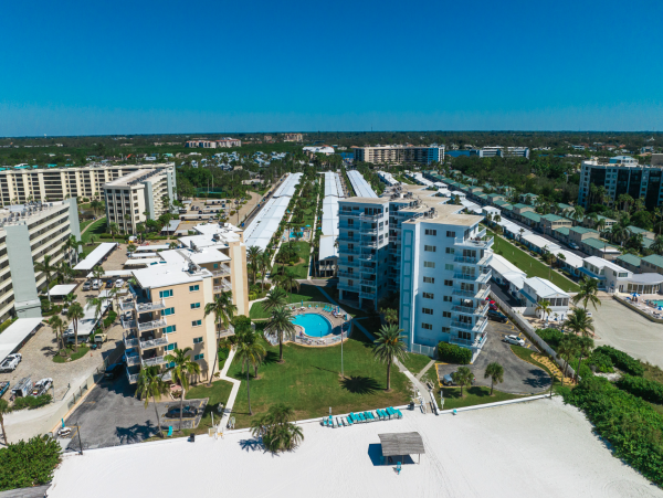 Siesta Key Vacation Condo Sleeps Six Guests.